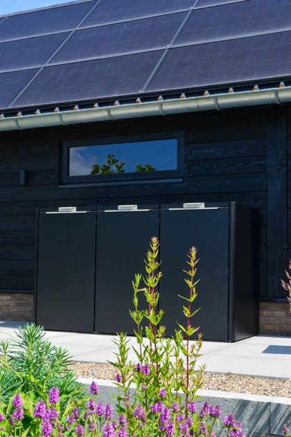 Container ombouw van Sentimo RAL 9005 Fine Texture (gitzwart) en handgrepen in RAL 7044 Fine Texture (zijdegrijs)