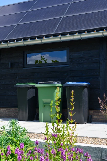 Drie containers zonder container ombouw (before)