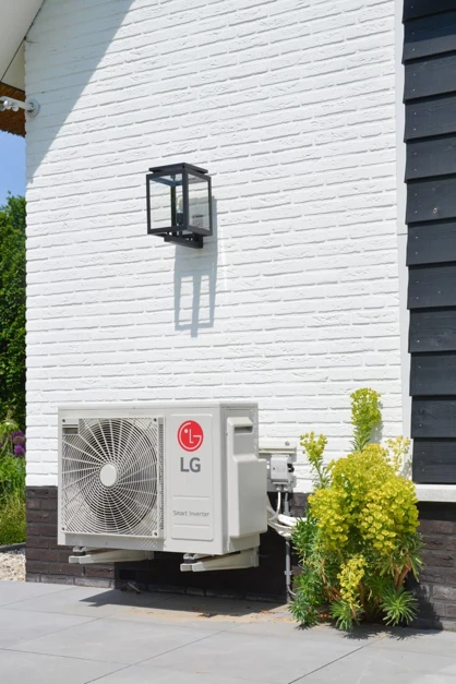 Before: airco without airco cover